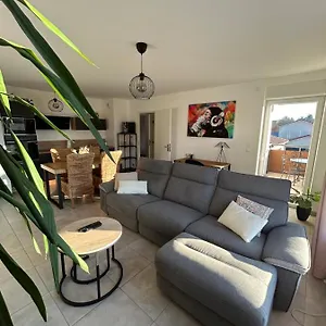 https://charmant-t3-proche-plaine-de-lain.hotels-rhonealpes.com
