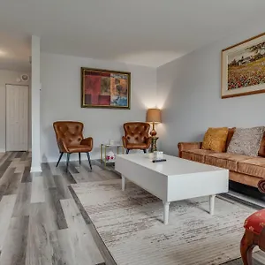 https://chic-urban-escape-in.hotels-in-montreal.org